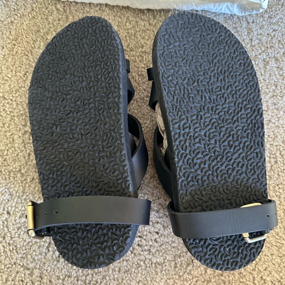 Liberté sustainable leather black sandals. Size 6 - Picture 4 of 6